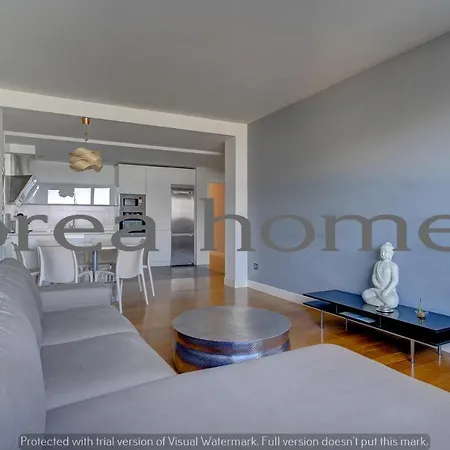 Apartment La Madame On La Concha Beach, Seaview