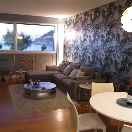 Apartment La Madame On La Concha Beach, Seaview *