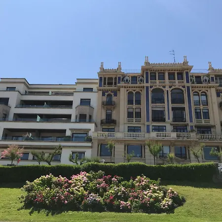 Apartment La Madame On La Concha Beach, Seaview