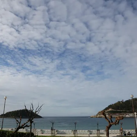 La Madame On La Concha Beach, Seaview San Sebastian