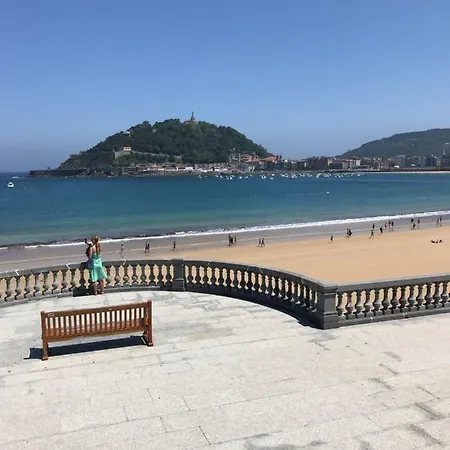 La Madame On La Concha Beach, Seaview Apartment